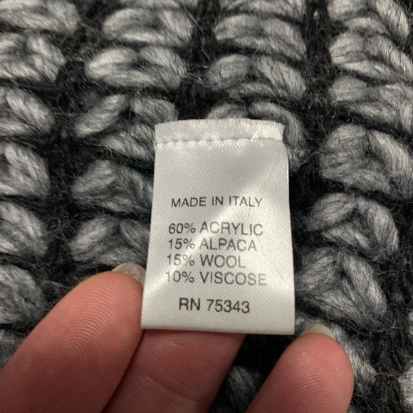 Barretti large loop knitted sweater vest. Made in Italy. - Picture 4 of 9